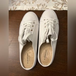 NWOT St. John’s Bay canvas women’s white sz 9 backless sneakers